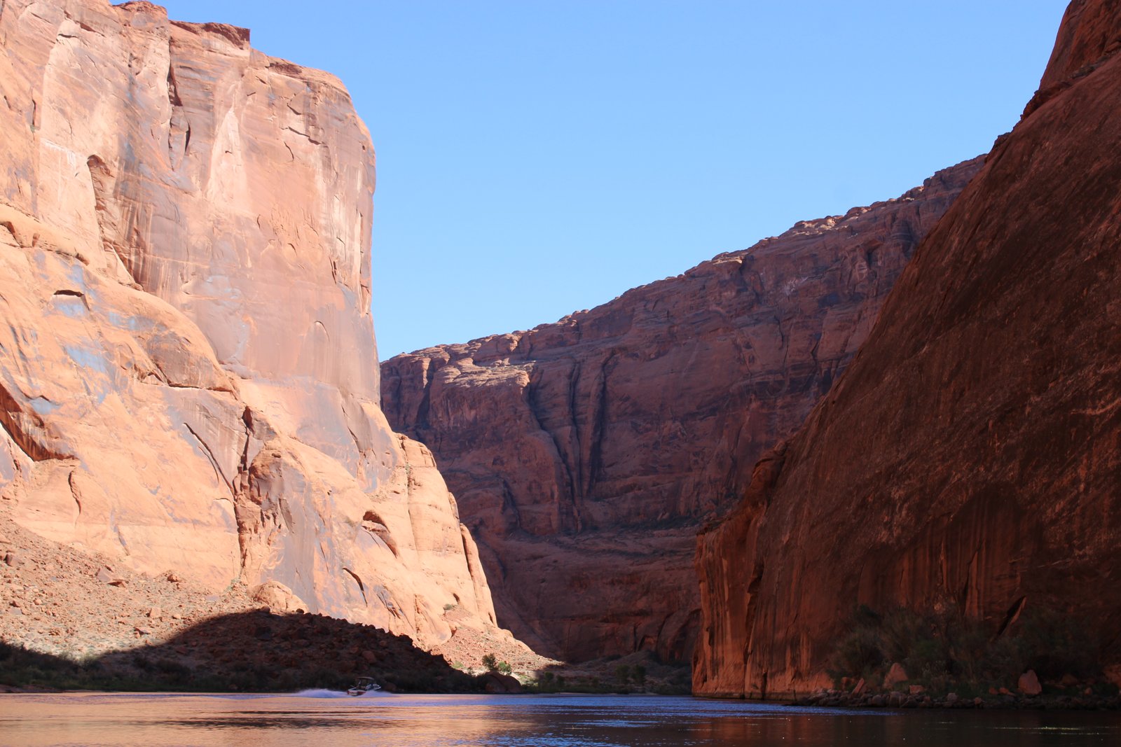 The start of our river boat ride upstream toward Horseshoe Bend.